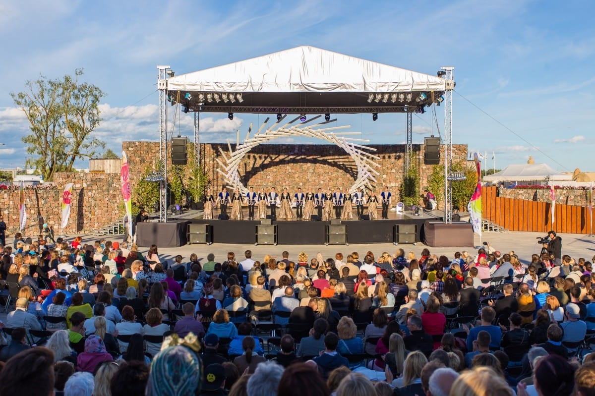 VIII Starptautiskā tautas deju festivāla "Sudmaliņas" Noslēguma koncerts "Pasaules vēji mūsu dejās"