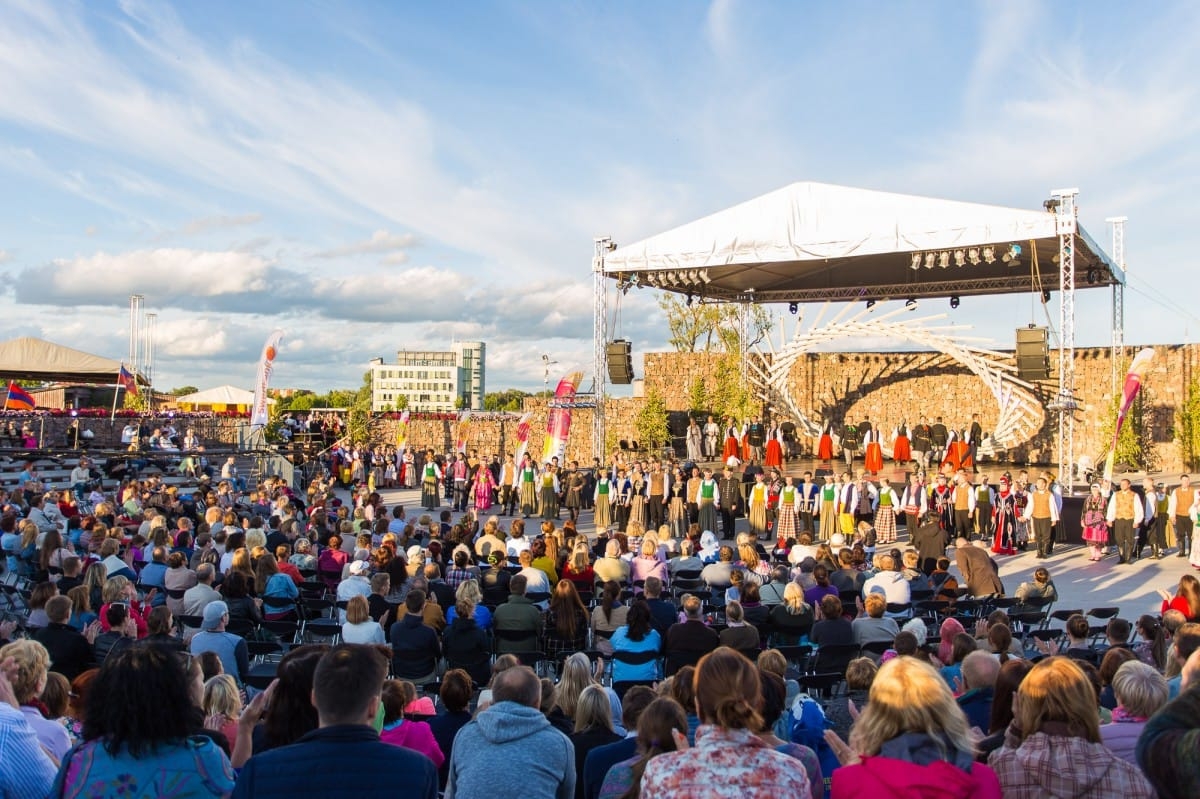 VIII Starptautiskā tautas deju festivāla "Sudmaliņas" Noslēguma koncerts "Pasaules vēji mūsu dejās"