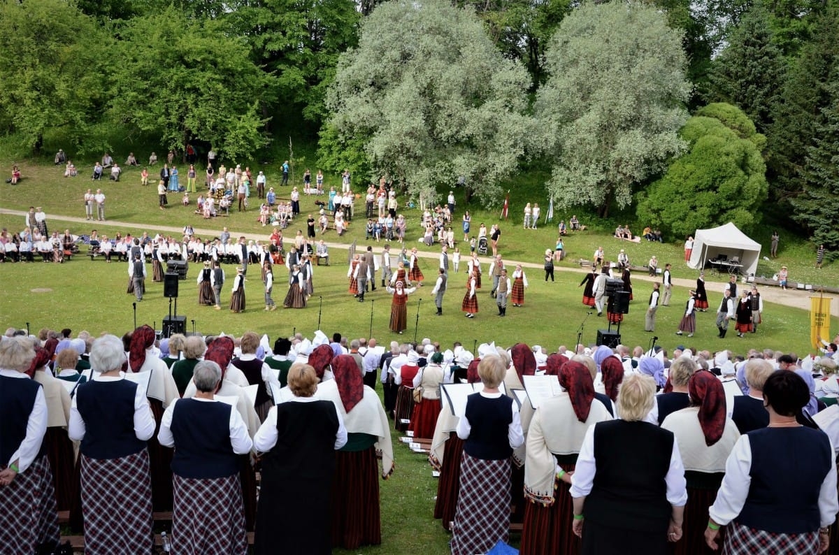 Latvijas senioru koru svētki "Trejdeviņi tēvu zemē"