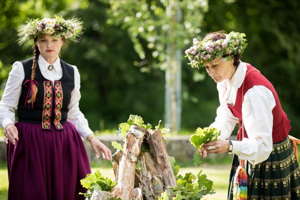 VASARAS SAULGRIEŽI LATVIJAS NOVADOS