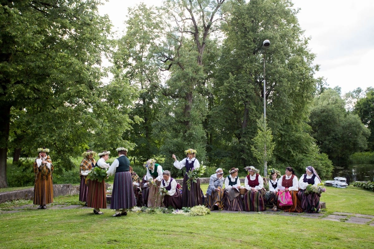 VASARAS SAULGRIEŽI LATVIJAS NOVADOS