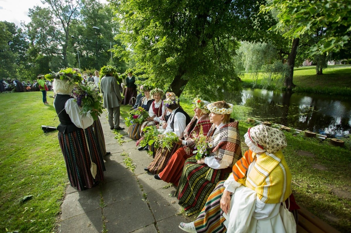 VASARAS SAULGRIEŽI LATVIJAS NOVADOS