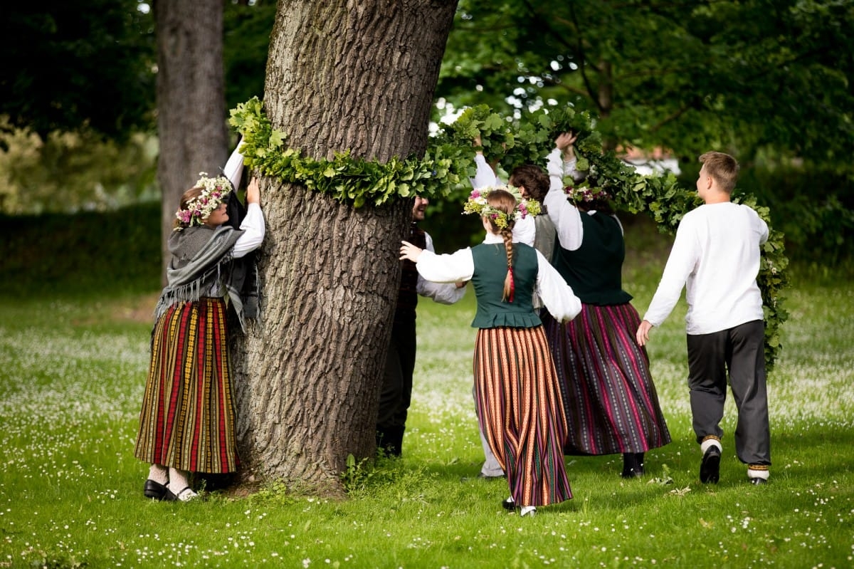 VASARAS SAULGRIEŽI LATVIJAS NOVADOS