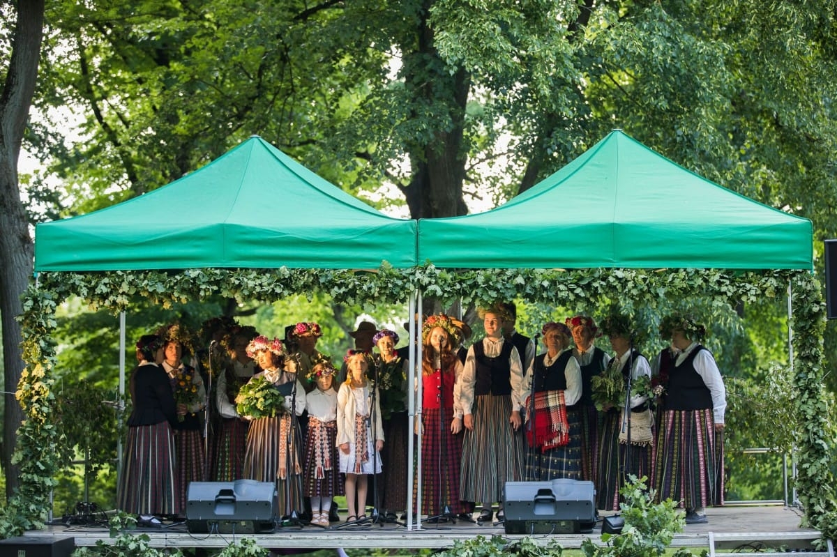 VASARAS SAULGRIEŽI LATVIJAS NOVADOS