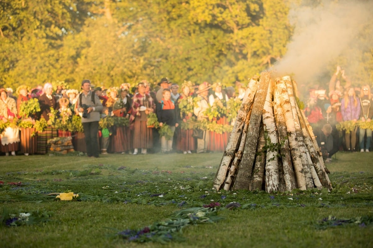 VASARAS SAULGRIEŽI LATVIJAS NOVADOS