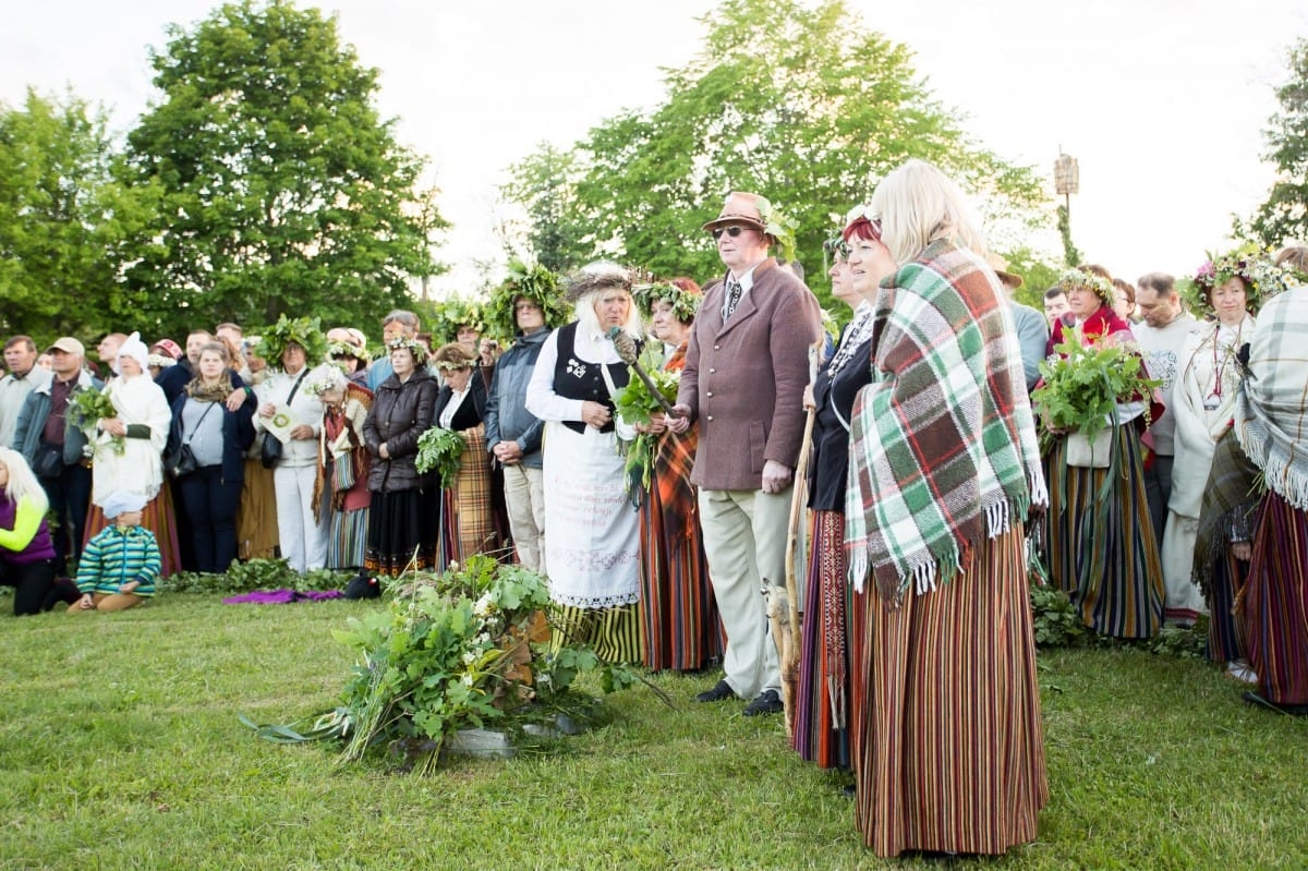 VASARAS SAULGRIEŽI LATVIJAS NOVADOS