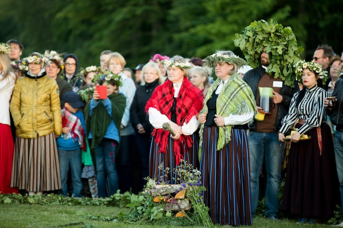 VASARAS SAULGRIEŽI LATVIJAS NOVADOS