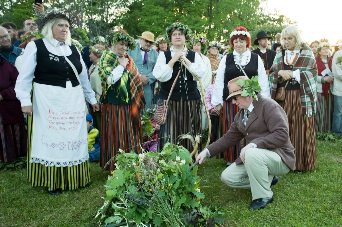 VASARAS SAULGRIEŽI LATVIJAS NOVADOS