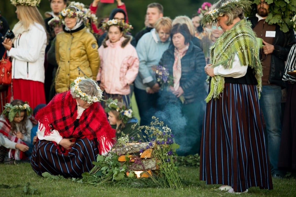 VASARAS SAULGRIEŽI LATVIJAS NOVADOS