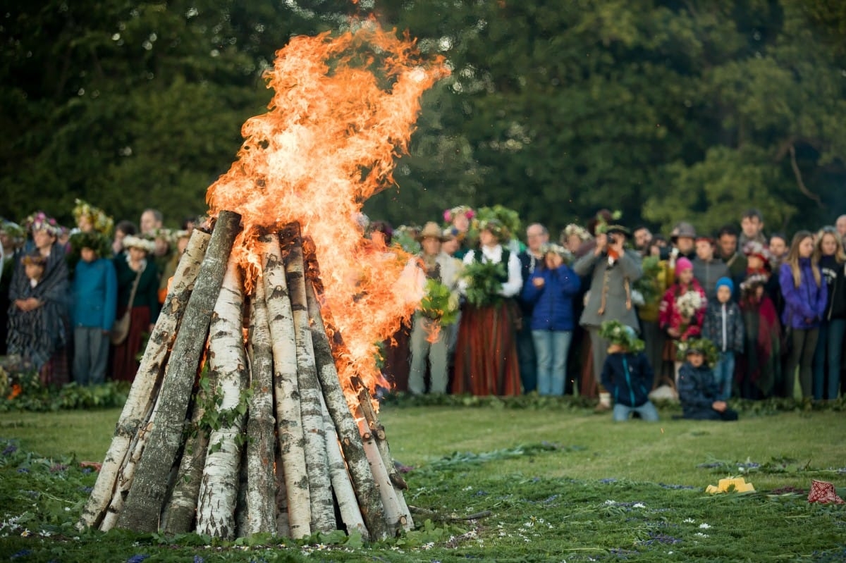 VASARAS SAULGRIEŽI LATVIJAS NOVADOS