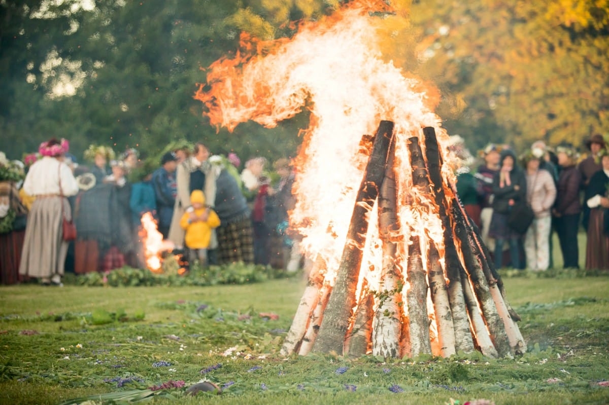 VASARAS SAULGRIEŽI LATVIJAS NOVADOS