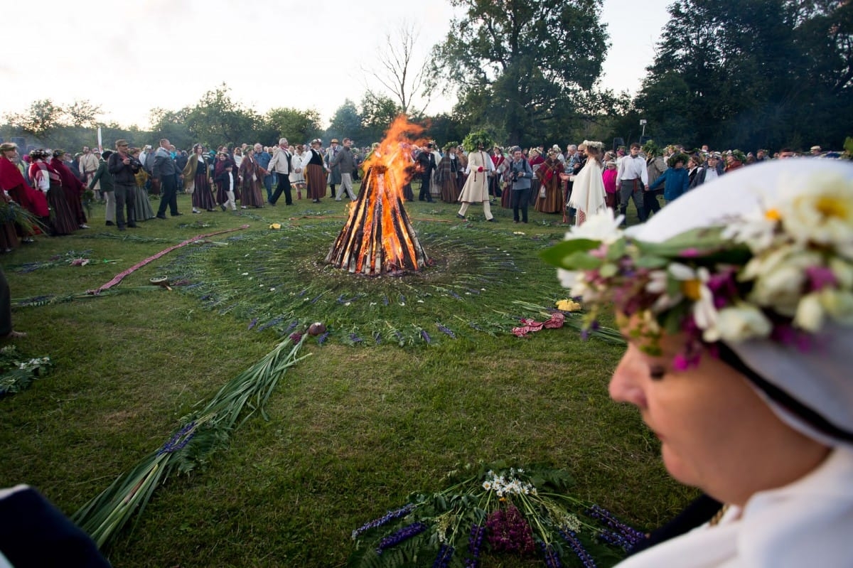 VASARAS SAULGRIEŽI LATVIJAS NOVADOS