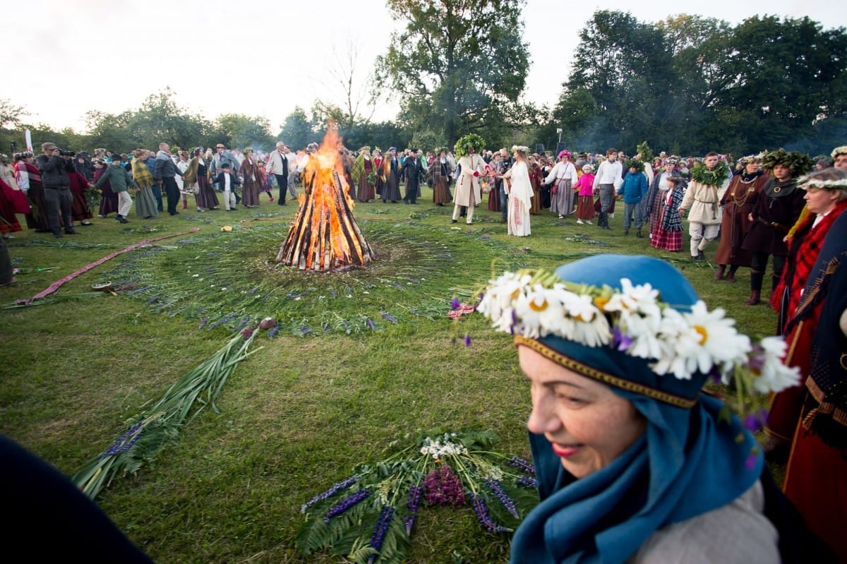 VASARAS SAULGRIEŽI LATVIJAS NOVADOS