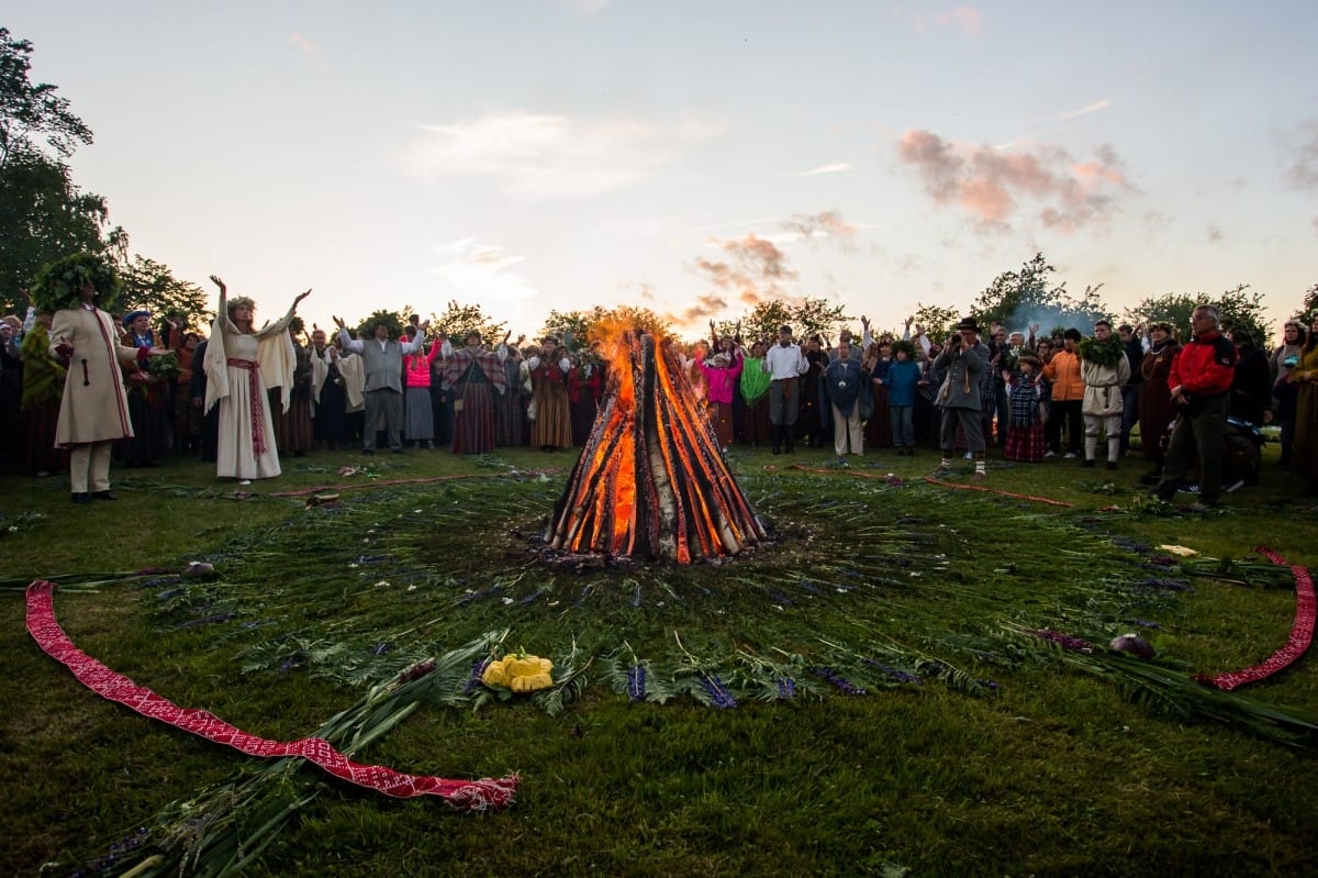 VASARAS SAULGRIEŽI LATVIJAS NOVADOS