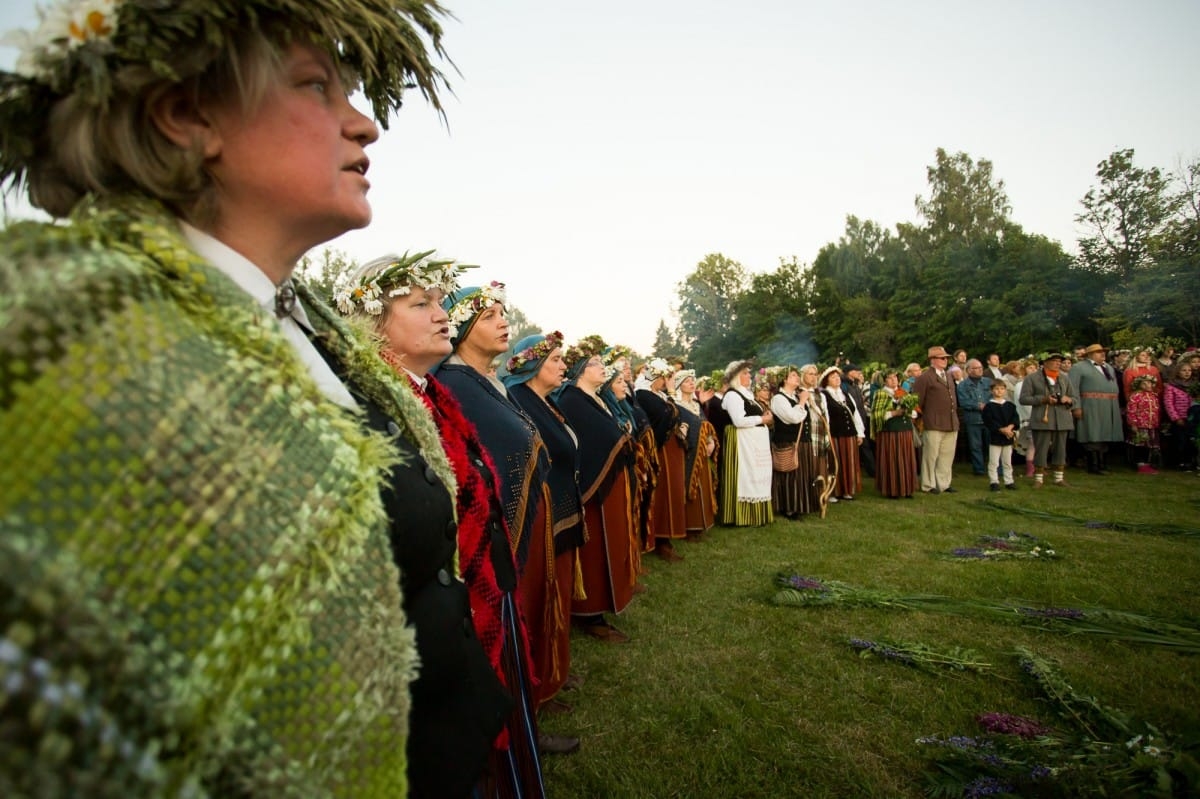 VASARAS SAULGRIEŽI LATVIJAS NOVADOS