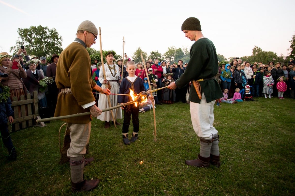 VASARAS SAULGRIEŽI LATVIJAS NOVADOS