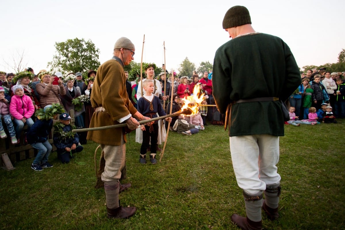 VASARAS SAULGRIEŽI LATVIJAS NOVADOS