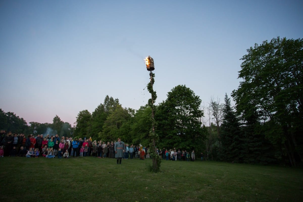 VASARAS SAULGRIEŽI LATVIJAS NOVADOS