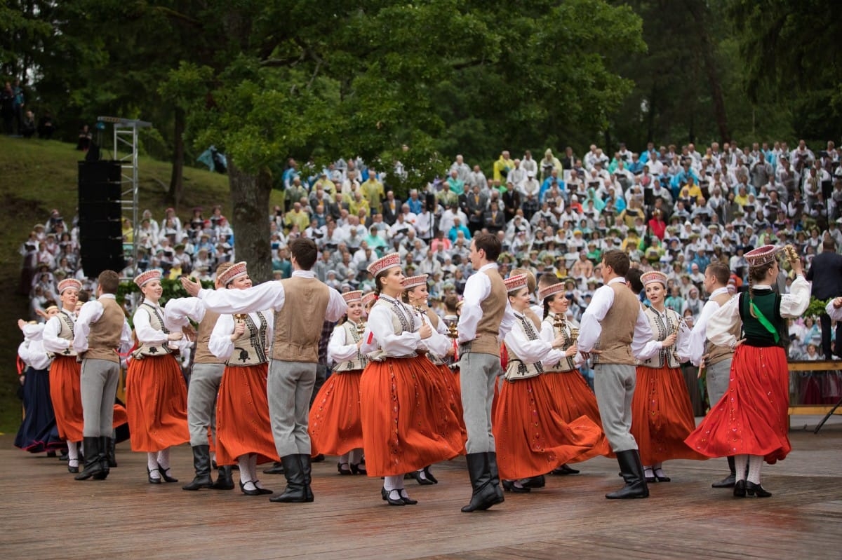 XXVI Vispārejo latviešu Dziesmu un XVI Deju svētku Ieskaņas koncerts Dikļos