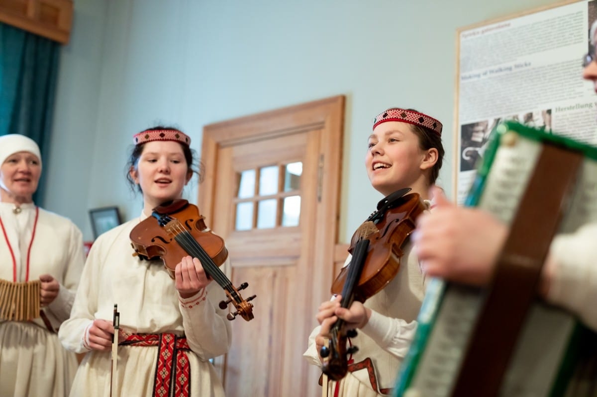 Apliecinājumu par vērtību iekļaušanu Latvijas Nacionālā nemateriālā kultūras mantojuma sarakstā pasniegšanas pasākums