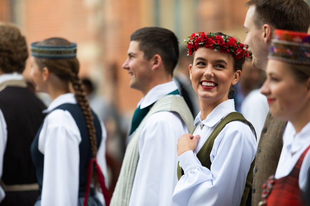 IX Starptautiskais tautas deju festivāls "Sudmaliņas" - Iepazīšanās tūre "Labāk deviņi draugi..." Vecrīgā