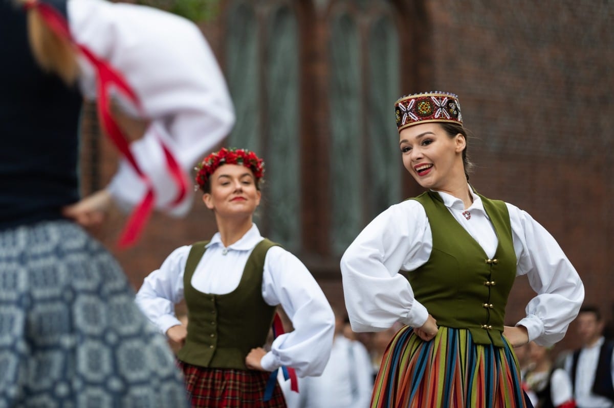 IX Starptautiskais tautas deju festivāls "Sudmaliņas" - Iepazīšanās tūre "Labāk deviņi draugi..." Vecrīgā