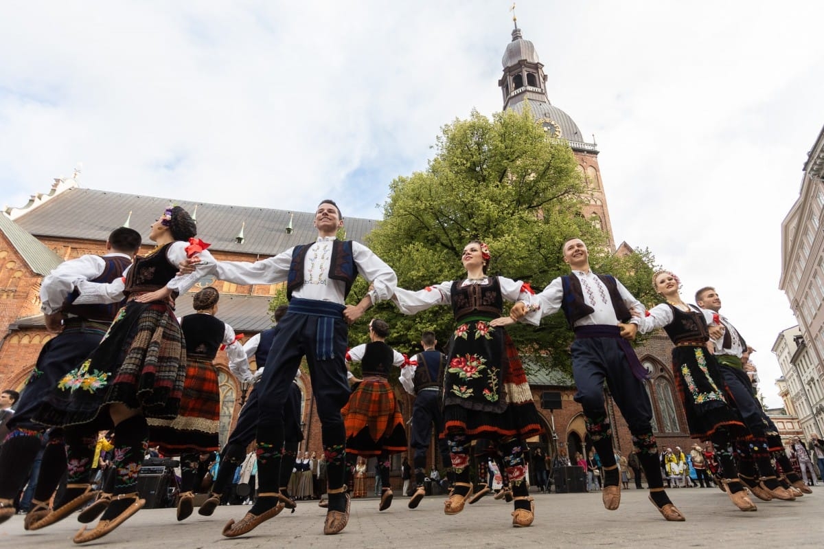 IX Starptautiskais tautas deju festivāls "Sudmaliņas" - Iepazīšanās tūre "Labāk deviņi draugi..." Vecrīgā