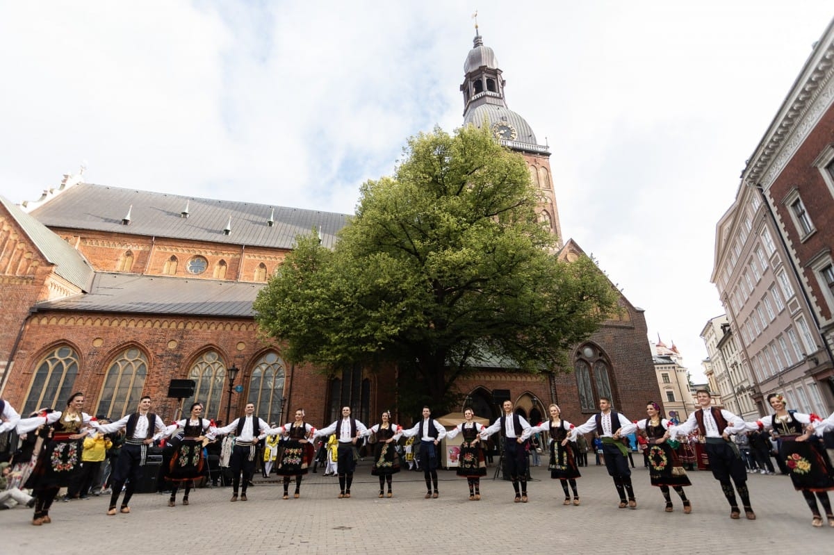 IX Starptautiskais tautas deju festivāls "Sudmaliņas" - Iepazīšanās tūre "Labāk deviņi draugi..." Vecrīgā