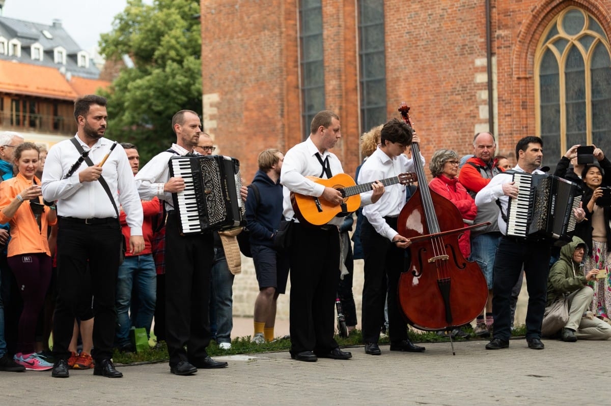 IX Starptautiskais tautas deju festivāls "Sudmaliņas" - Iepazīšanās tūre "Labāk deviņi draugi..." Vecrīgā