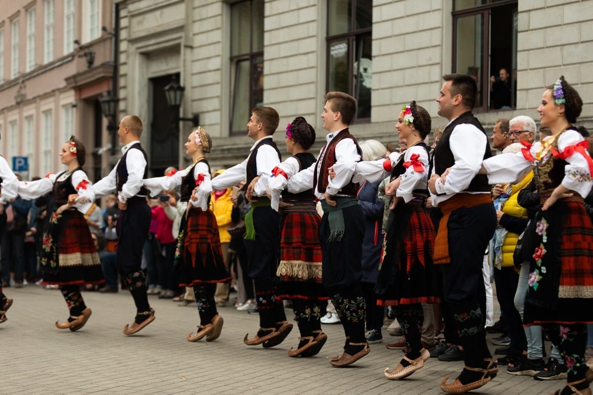 IX Starptautiskais tautas deju festivāls "Sudmaliņas" - Iepazīšanās tūre "Labāk deviņi draugi..." Vecrīgā