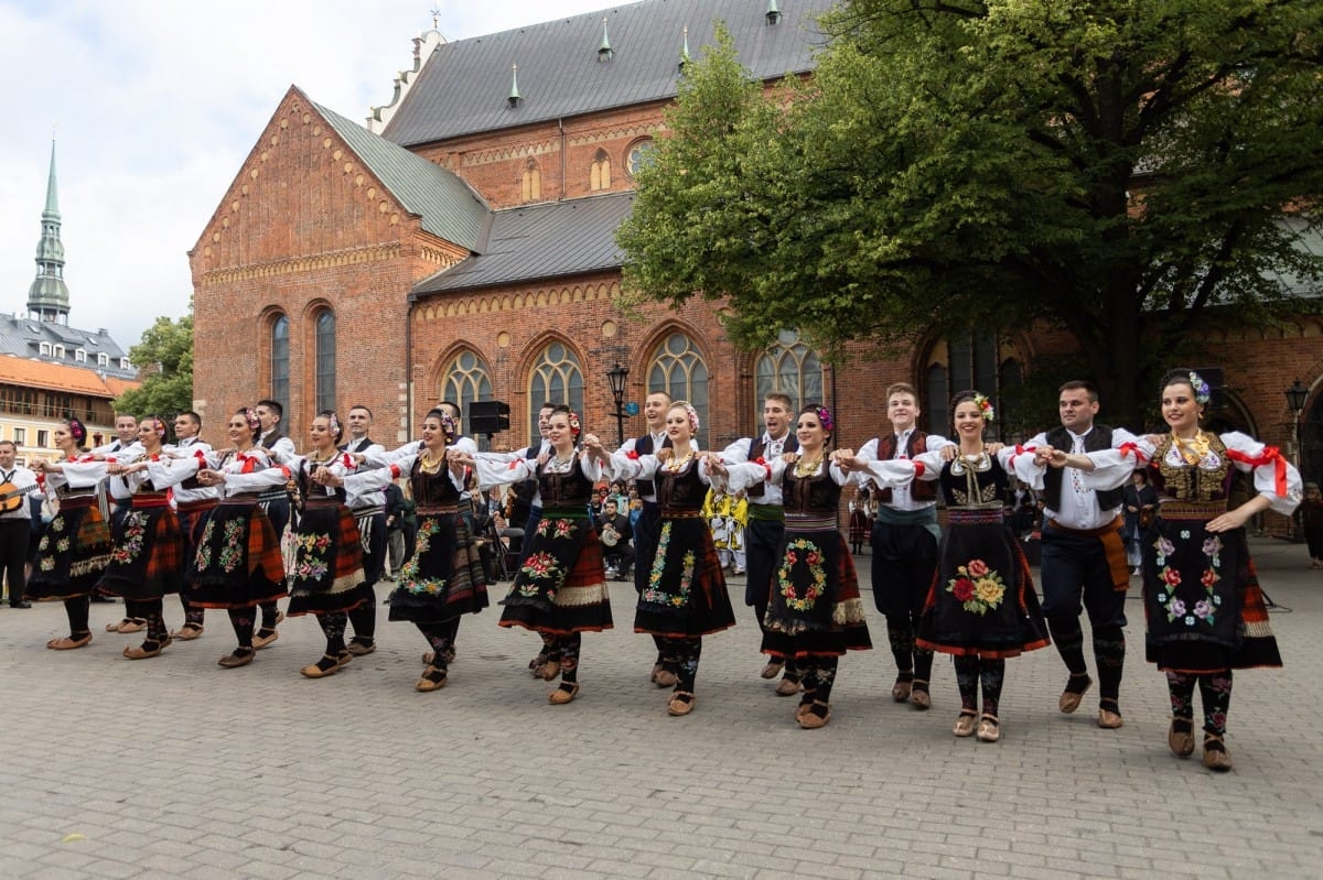 IX Starptautiskais tautas deju festivāls "Sudmaliņas" - Iepazīšanās tūre "Labāk deviņi draugi..." Vecrīgā