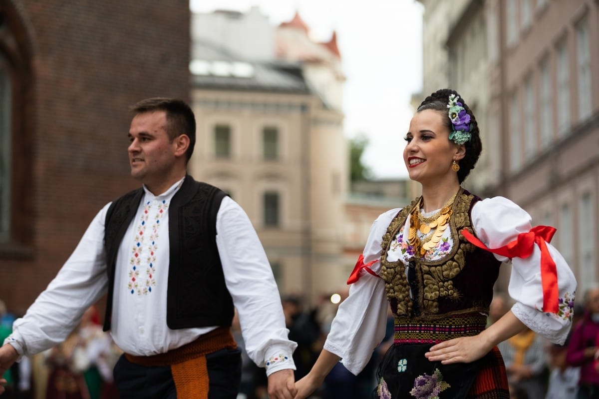 IX Starptautiskais tautas deju festivāls "Sudmaliņas" - Iepazīšanās tūre "Labāk deviņi draugi..." Vecrīgā