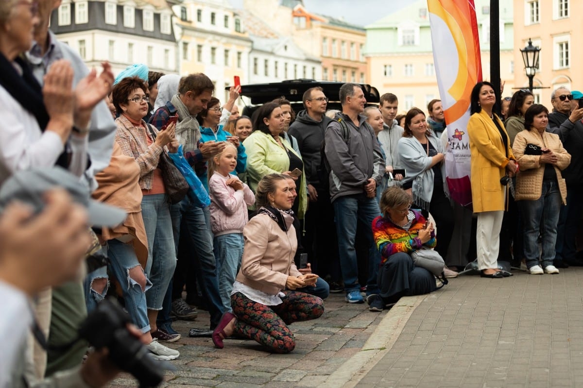 IX Starptautiskais tautas deju festivāls "Sudmaliņas" - Iepazīšanās tūre "Labāk deviņi draugi..." Vecrīgā