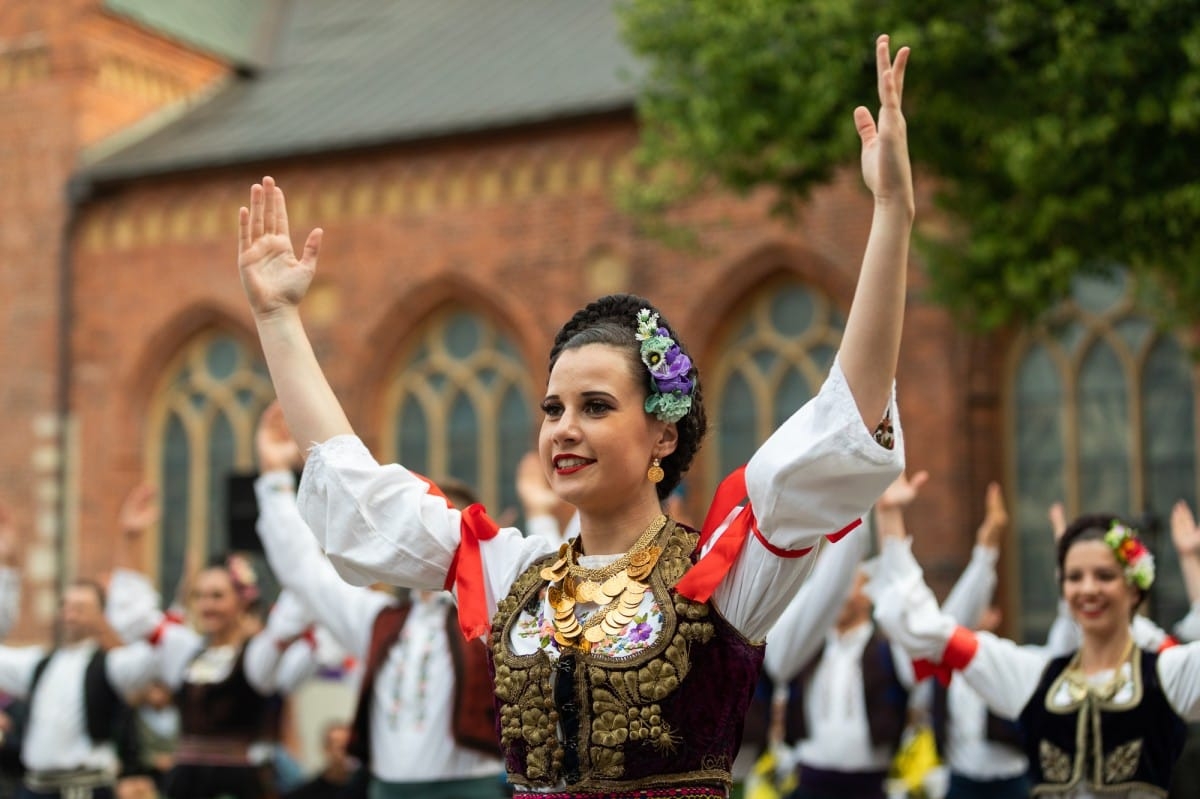 IX Starptautiskais tautas deju festivāls "Sudmaliņas" - Iepazīšanās tūre "Labāk deviņi draugi..." Vecrīgā