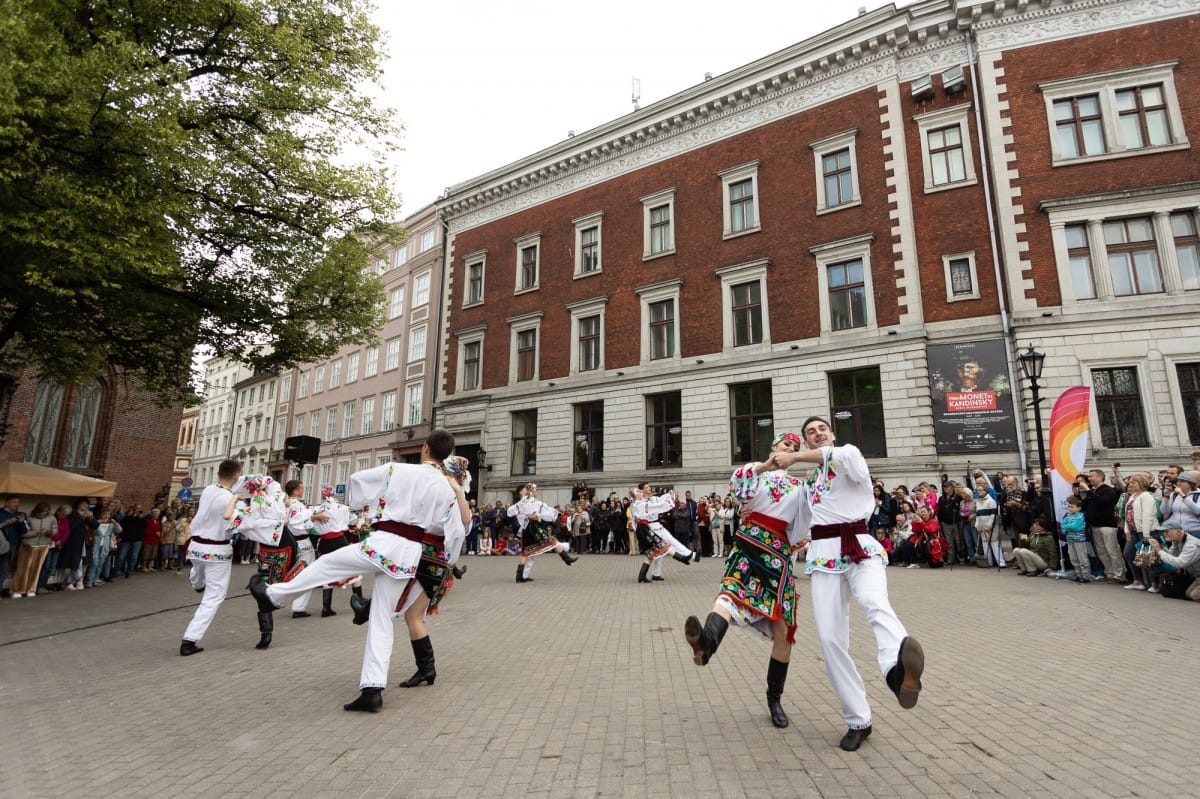 IX Starptautiskais tautas deju festivāls "Sudmaliņas" - Iepazīšanās tūre "Labāk deviņi draugi..." Vecrīgā