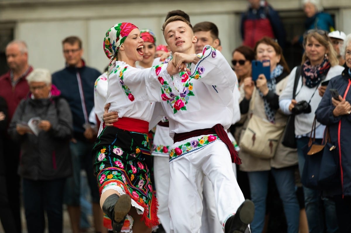 IX Starptautiskais tautas deju festivāls "Sudmaliņas" - Iepazīšanās tūre "Labāk deviņi draugi..." Vecrīgā