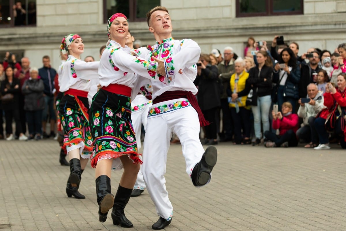 IX Starptautiskais tautas deju festivāls "Sudmaliņas" - Iepazīšanās tūre "Labāk deviņi draugi..." Vecrīgā