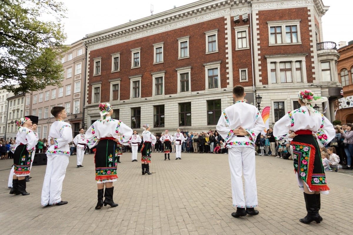 IX Starptautiskais tautas deju festivāls "Sudmaliņas" - Iepazīšanās tūre "Labāk deviņi draugi..." Vecrīgā