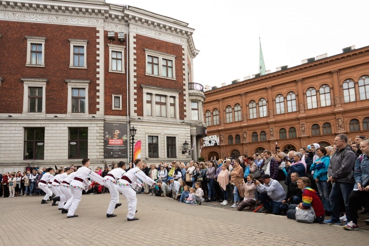 IX Starptautiskais tautas deju festivāls "Sudmaliņas" - Iepazīšanās tūre "Labāk deviņi draugi..." Vecrīgā