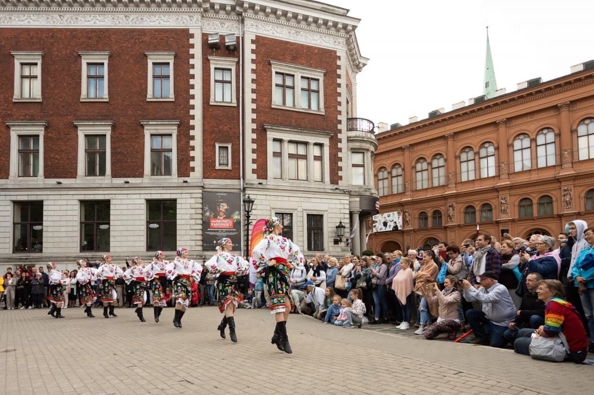 IX Starptautiskais tautas deju festivāls "Sudmaliņas" - Iepazīšanās tūre "Labāk deviņi draugi..." Vecrīgā