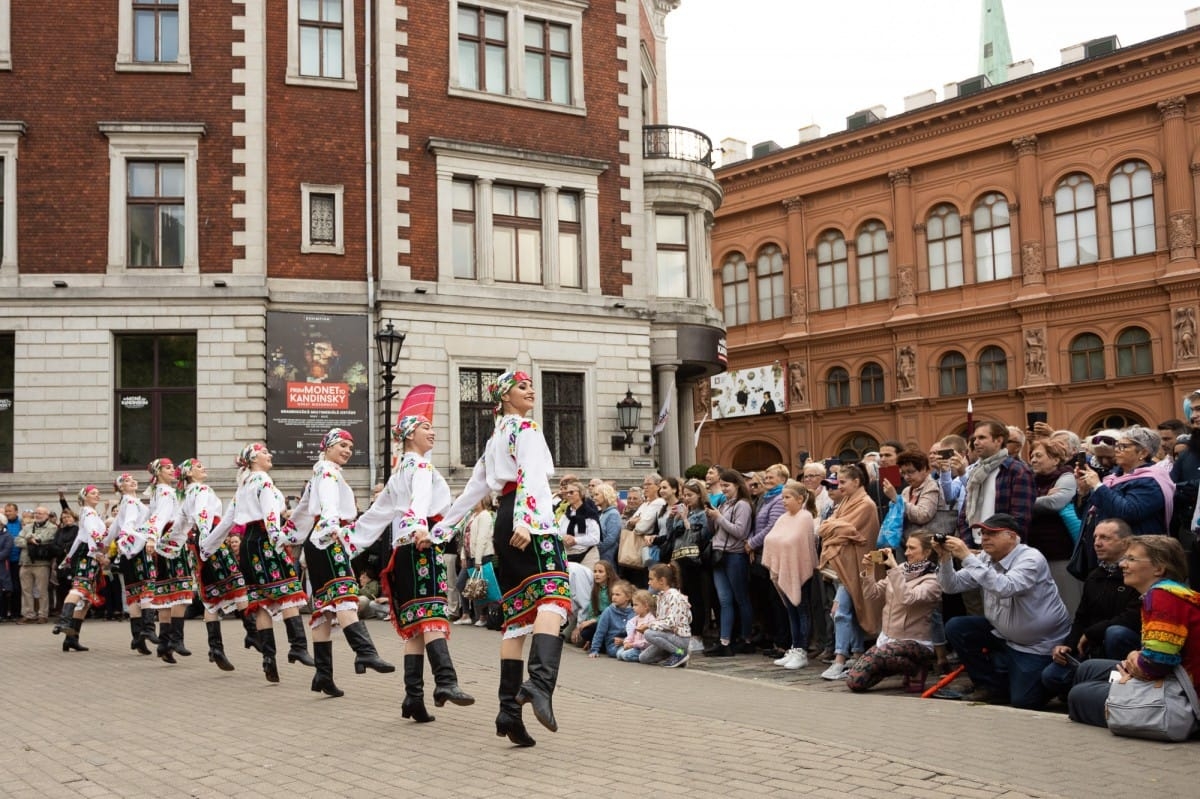 IX Starptautiskais tautas deju festivāls "Sudmaliņas" - Iepazīšanās tūre "Labāk deviņi draugi..." Vecrīgā