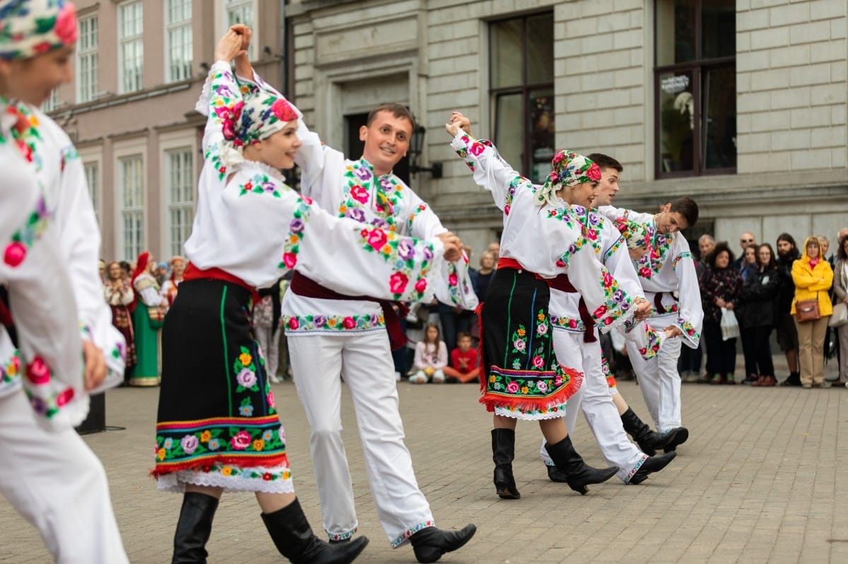 IX Starptautiskais tautas deju festivāls "Sudmaliņas" - Iepazīšanās tūre "Labāk deviņi draugi..." Vecrīgā