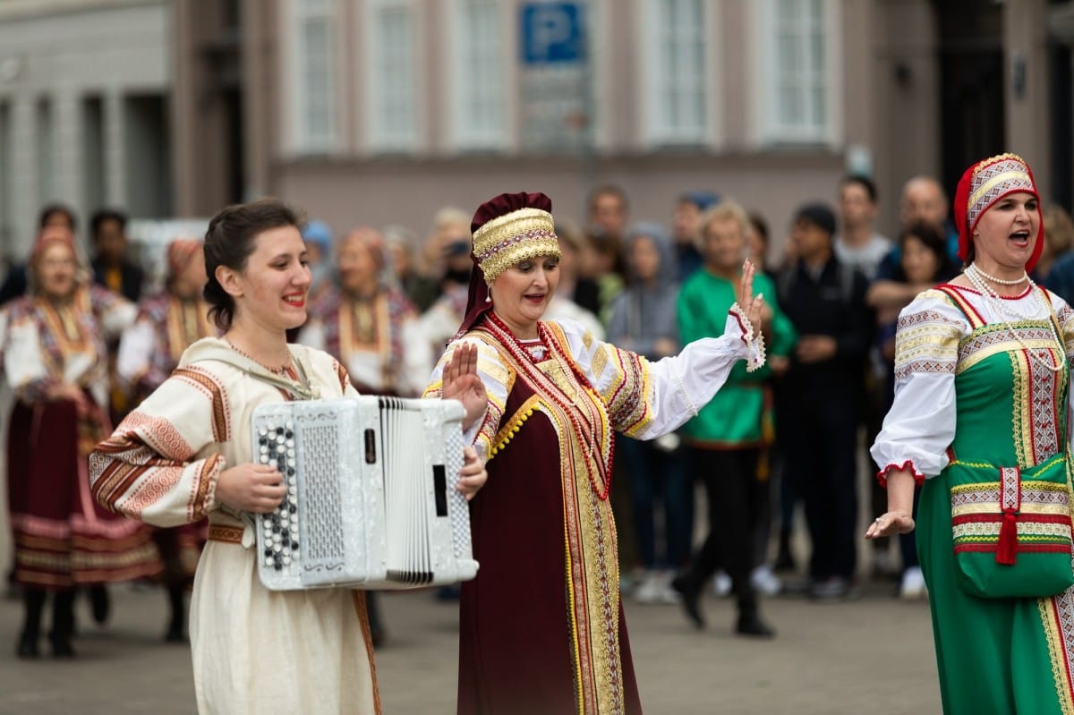 IX Starptautiskais tautas deju festivāls "Sudmaliņas" - Iepazīšanās tūre "Labāk deviņi draugi..." Vecrīgā