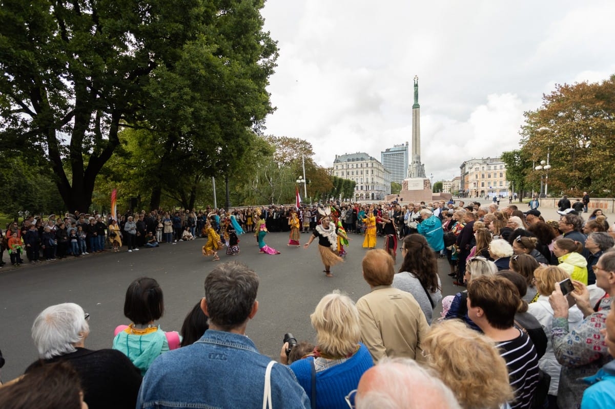 IX Starptautiskais tautas deju festivāls "Sudmaliņas" - Iepazīšanās tūre "Labāk deviņi draugi..." Vecrīgā