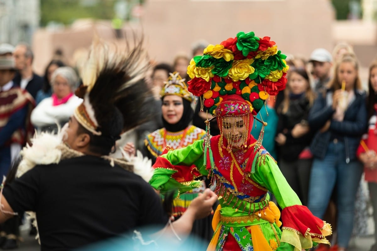 IX Starptautiskais tautas deju festivāls "Sudmaliņas" - Iepazīšanās tūre "Labāk deviņi draugi..." Vecrīgā