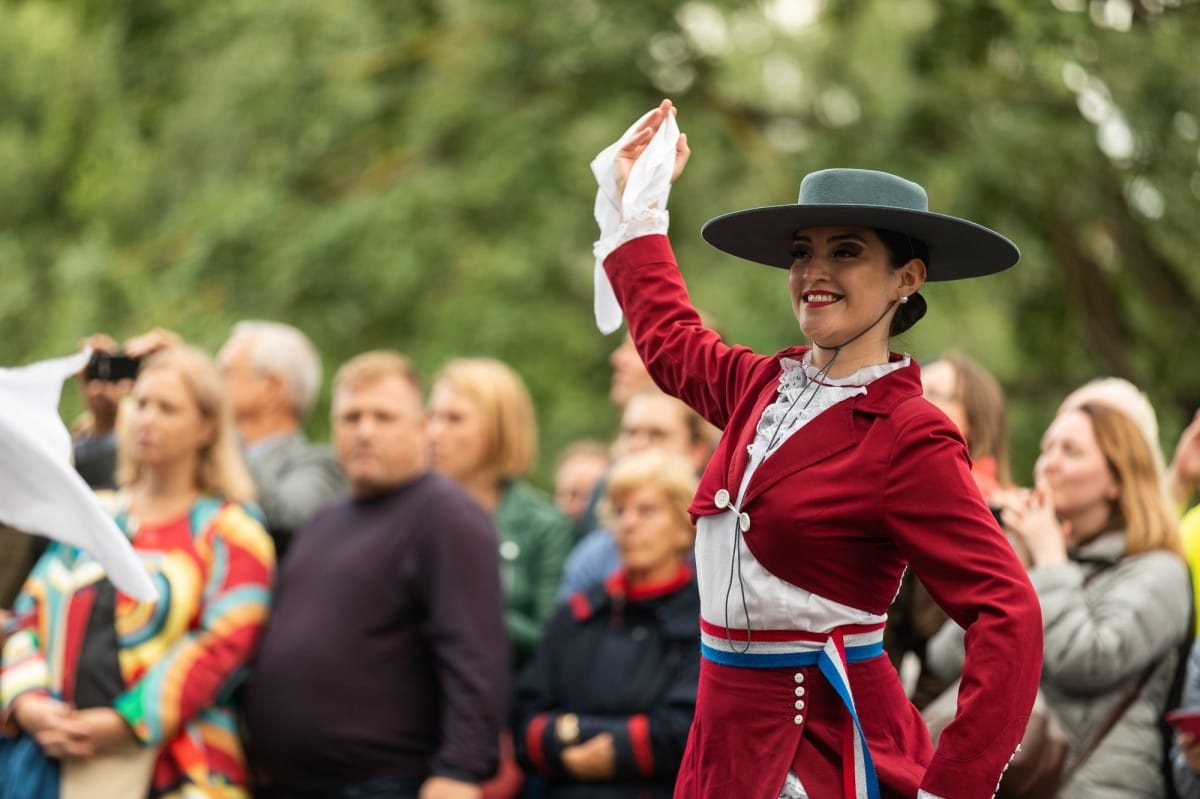 IX Starptautiskais tautas deju festivāls "Sudmaliņas" - Iepazīšanās tūre "Labāk deviņi draugi..." Vecrīgā