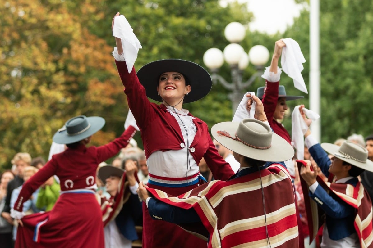 IX Starptautiskais tautas deju festivāls "Sudmaliņas" - Iepazīšanās tūre "Labāk deviņi draugi..." Vecrīgā