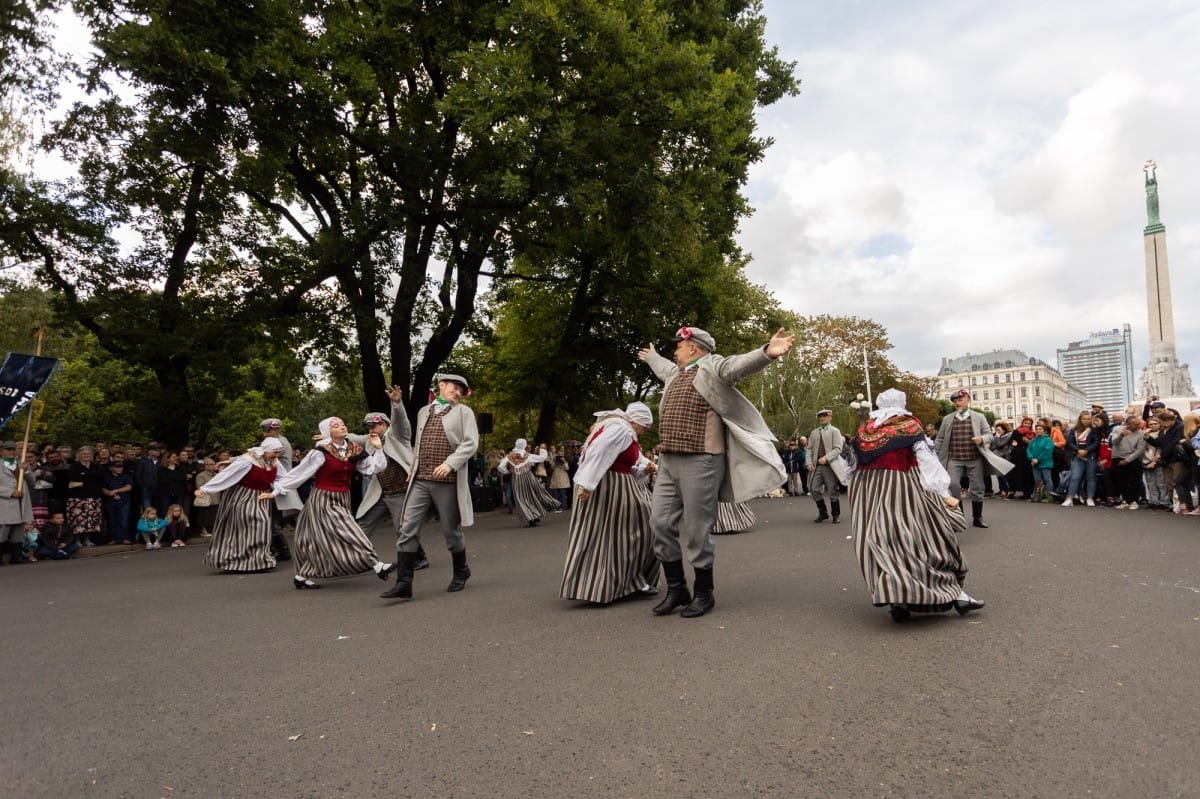 IX Starptautiskais tautas deju festivāls "Sudmaliņas" - Iepazīšanās tūre "Labāk deviņi draugi..." Vecrīgā