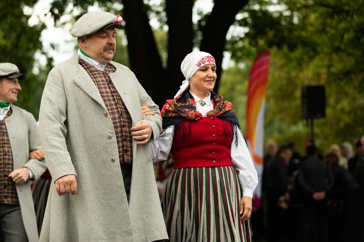 IX Starptautiskais tautas deju festivāls "Sudmaliņas" - Iepazīšanās tūre "Labāk deviņi draugi..." Vecrīgā