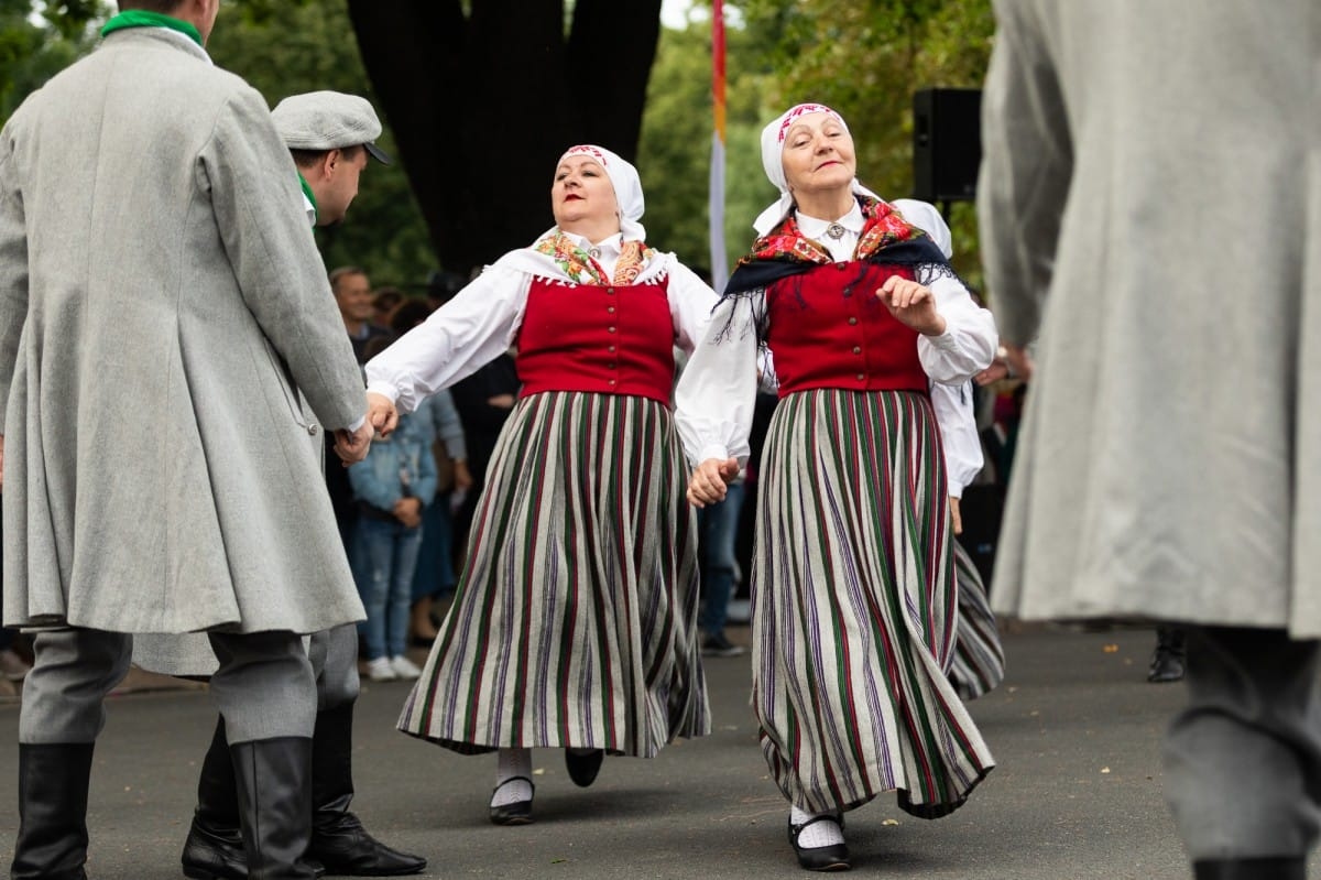 IX Starptautiskais tautas deju festivāls "Sudmaliņas" - Iepazīšanās tūre "Labāk deviņi draugi..." Vecrīgā
